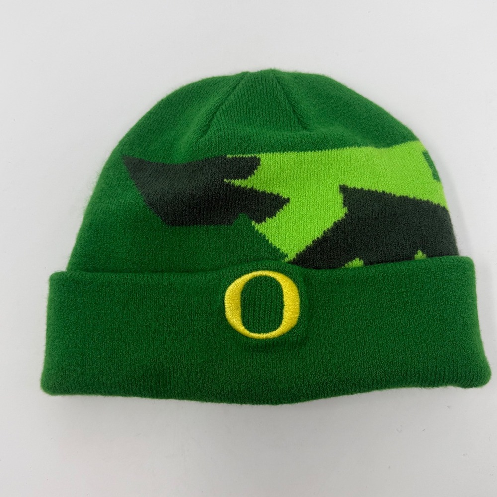 Nike Oregon Ducks Beanie Green Black Knit Cuffed Hat 864805-377 OSFM No Pom Pom